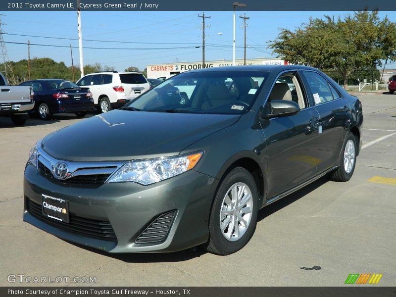 Front 3/4 View of 2012 Camry LE