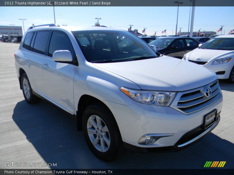 Blizzard White Pearl / Sand Beige 2012 Toyota Highlander SE