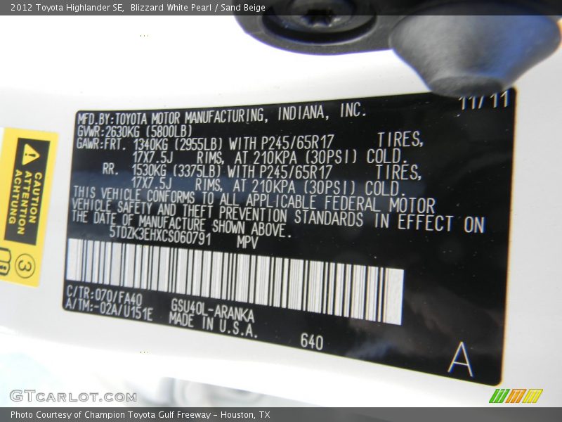 Blizzard White Pearl / Sand Beige 2012 Toyota Highlander SE