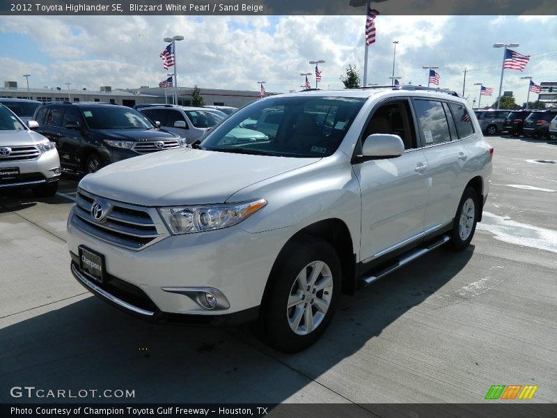 Blizzard White Pearl / Sand Beige 2012 Toyota Highlander SE