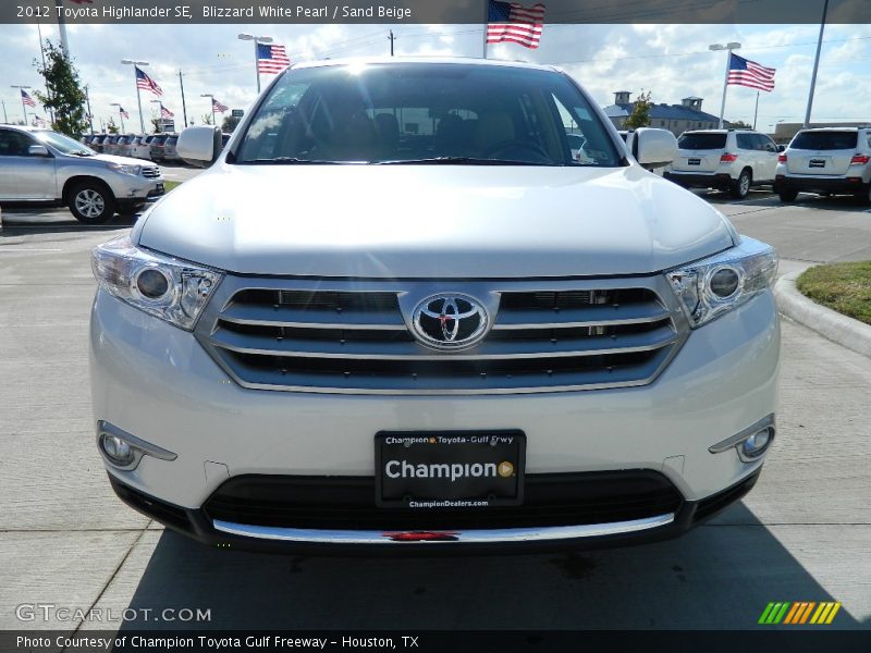 Blizzard White Pearl / Sand Beige 2012 Toyota Highlander SE