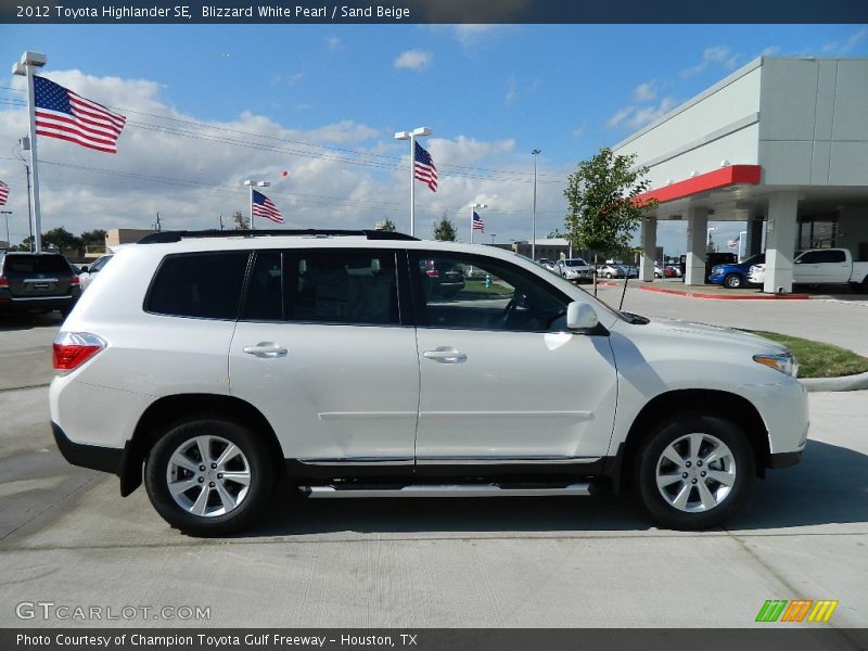 Blizzard White Pearl / Sand Beige 2012 Toyota Highlander SE