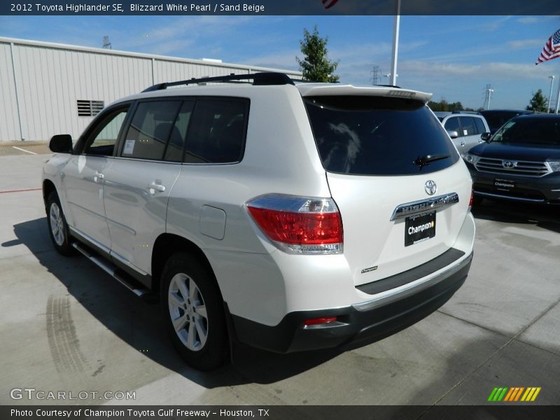 Blizzard White Pearl / Sand Beige 2012 Toyota Highlander SE