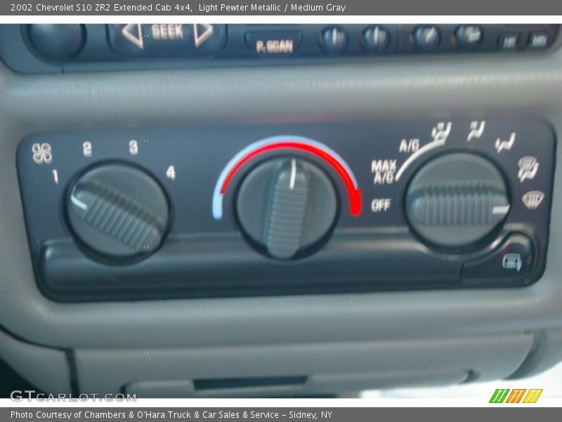 Light Pewter Metallic / Medium Gray 2002 Chevrolet S10 ZR2 Extended Cab 4x4