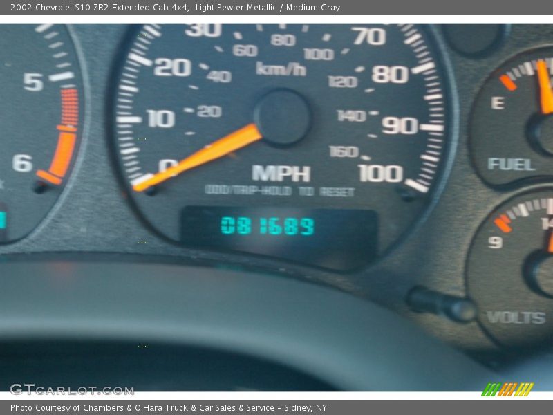 Light Pewter Metallic / Medium Gray 2002 Chevrolet S10 ZR2 Extended Cab 4x4