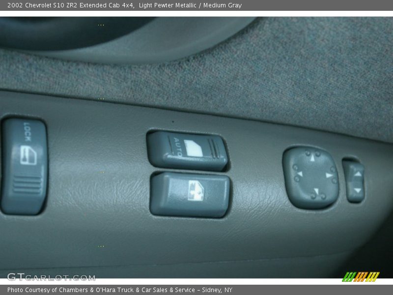 Light Pewter Metallic / Medium Gray 2002 Chevrolet S10 ZR2 Extended Cab 4x4