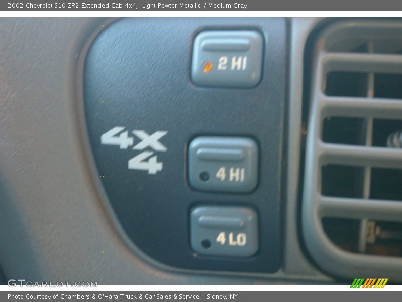 Light Pewter Metallic / Medium Gray 2002 Chevrolet S10 ZR2 Extended Cab 4x4