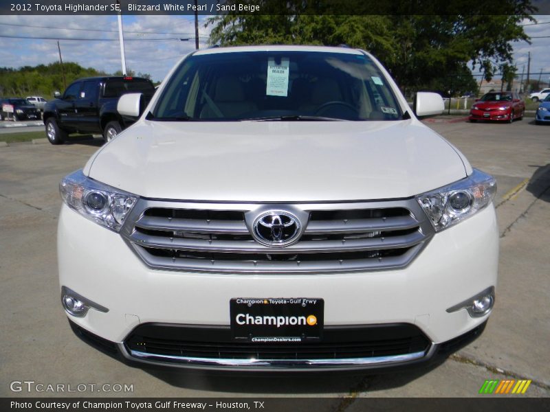Blizzard White Pearl / Sand Beige 2012 Toyota Highlander SE