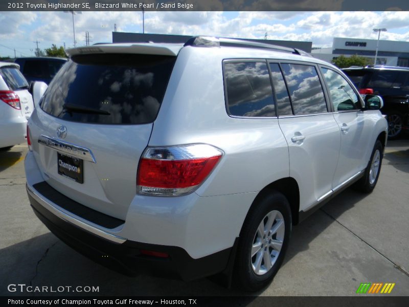 Blizzard White Pearl / Sand Beige 2012 Toyota Highlander SE