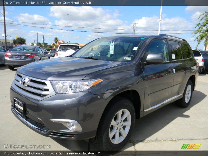 Magnetic Gray Metallic / Ash 2012 Toyota Highlander SE