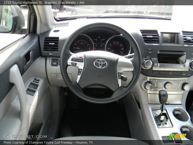 Magnetic Gray Metallic / Ash 2012 Toyota Highlander SE