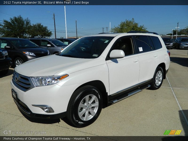 Blizzard White Pearl / Sand Beige 2012 Toyota Highlander SE
