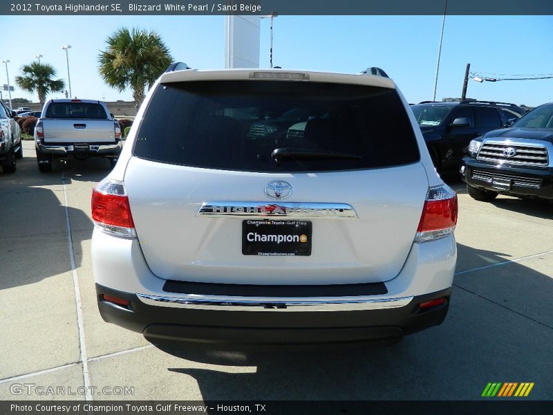 Blizzard White Pearl / Sand Beige 2012 Toyota Highlander SE