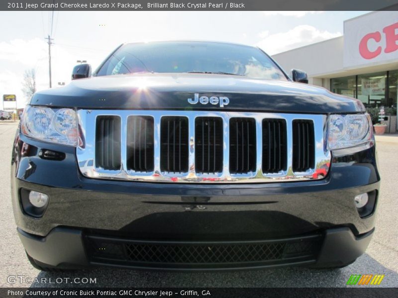 Brilliant Black Crystal Pearl / Black 2011 Jeep Grand Cherokee Laredo X Package