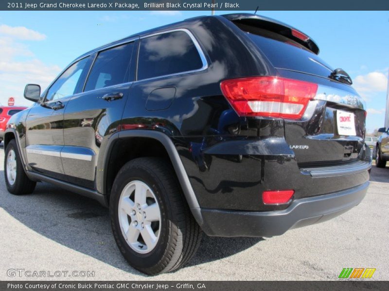 Brilliant Black Crystal Pearl / Black 2011 Jeep Grand Cherokee Laredo X Package