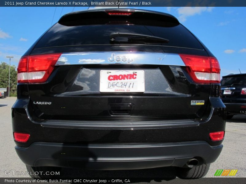 Brilliant Black Crystal Pearl / Black 2011 Jeep Grand Cherokee Laredo X Package