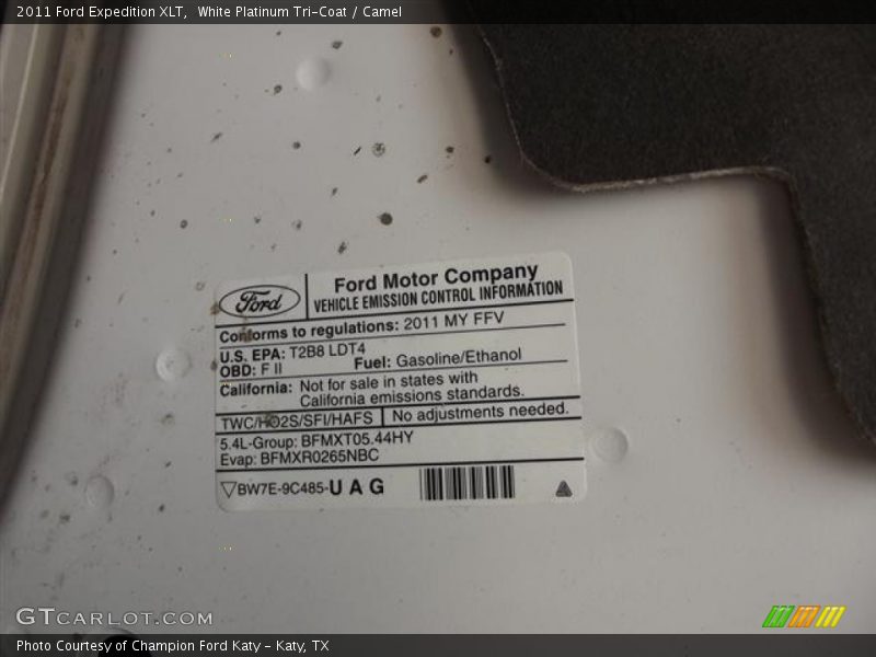 White Platinum Tri-Coat / Camel 2011 Ford Expedition XLT