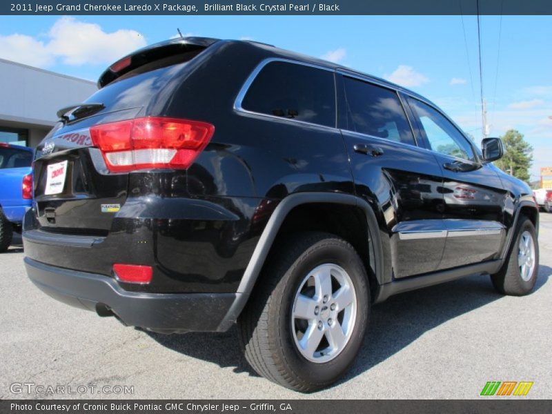 Brilliant Black Crystal Pearl / Black 2011 Jeep Grand Cherokee Laredo X Package