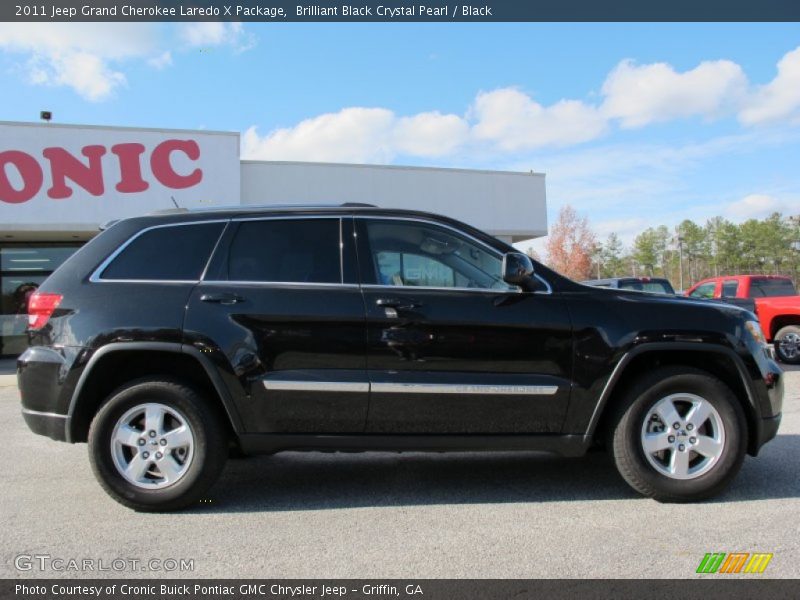 Brilliant Black Crystal Pearl / Black 2011 Jeep Grand Cherokee Laredo X Package
