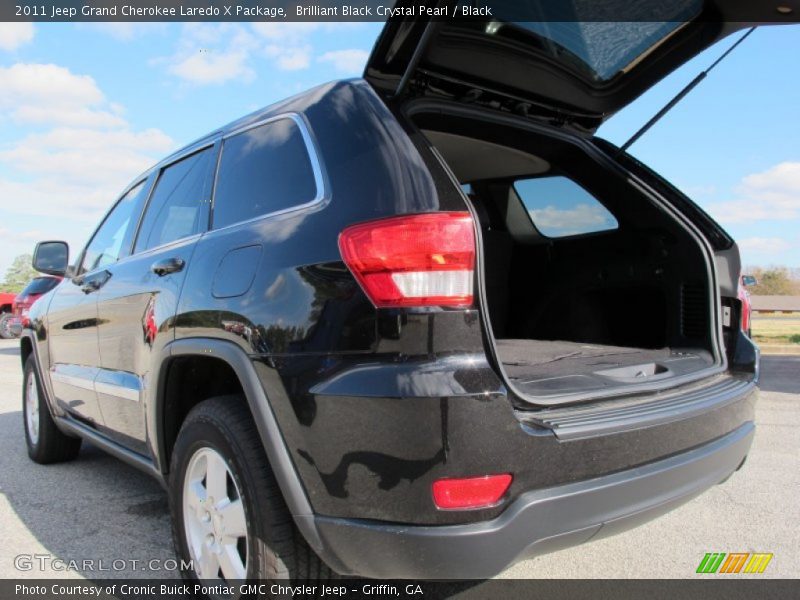 Brilliant Black Crystal Pearl / Black 2011 Jeep Grand Cherokee Laredo X Package