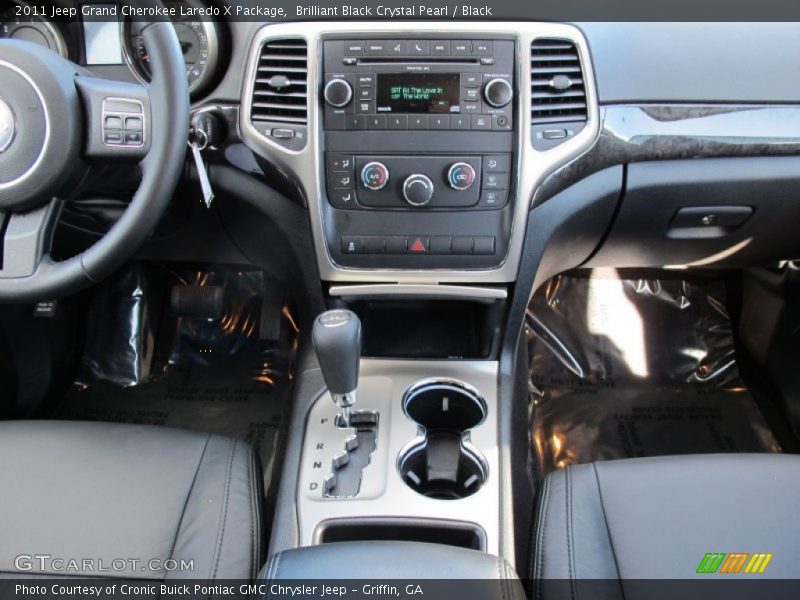 Controls of 2011 Grand Cherokee Laredo X Package
