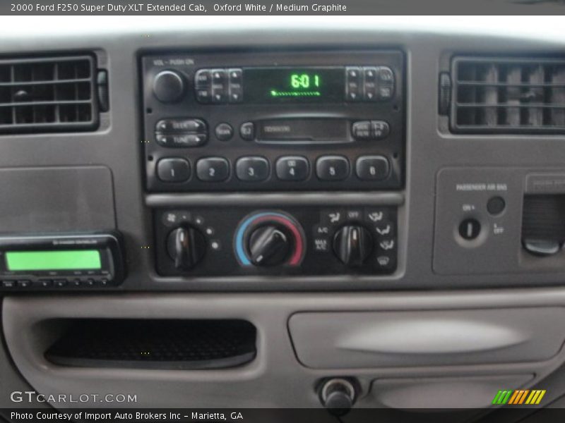 Oxford White / Medium Graphite 2000 Ford F250 Super Duty XLT Extended Cab