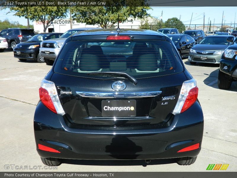 Black Sand Pearl / Ash Gray 2012 Toyota Yaris LE 5 Door