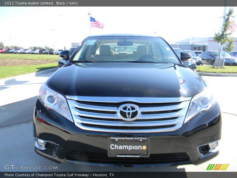 Black / Ivory 2011 Toyota Avalon Limited