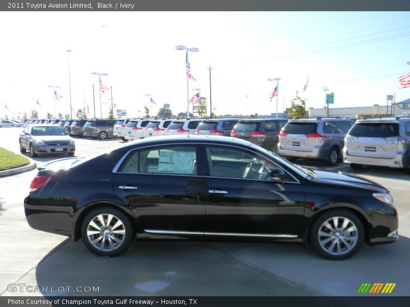 Black / Ivory 2011 Toyota Avalon Limited