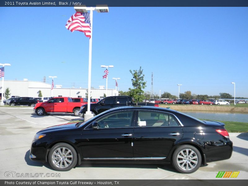 Black / Ivory 2011 Toyota Avalon Limited