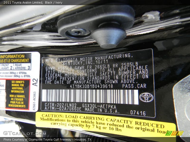 Black / Ivory 2011 Toyota Avalon Limited