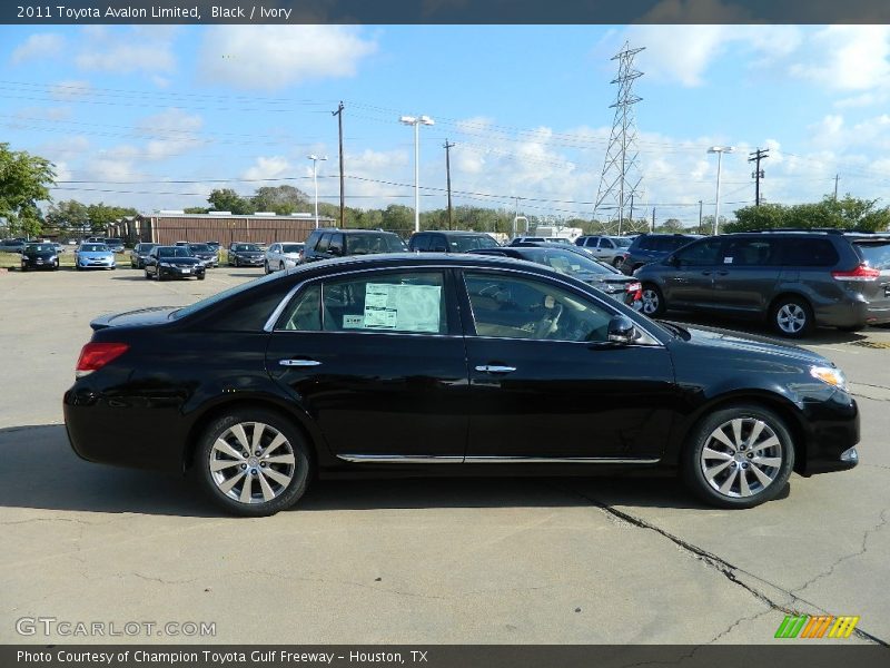 Black / Ivory 2011 Toyota Avalon Limited