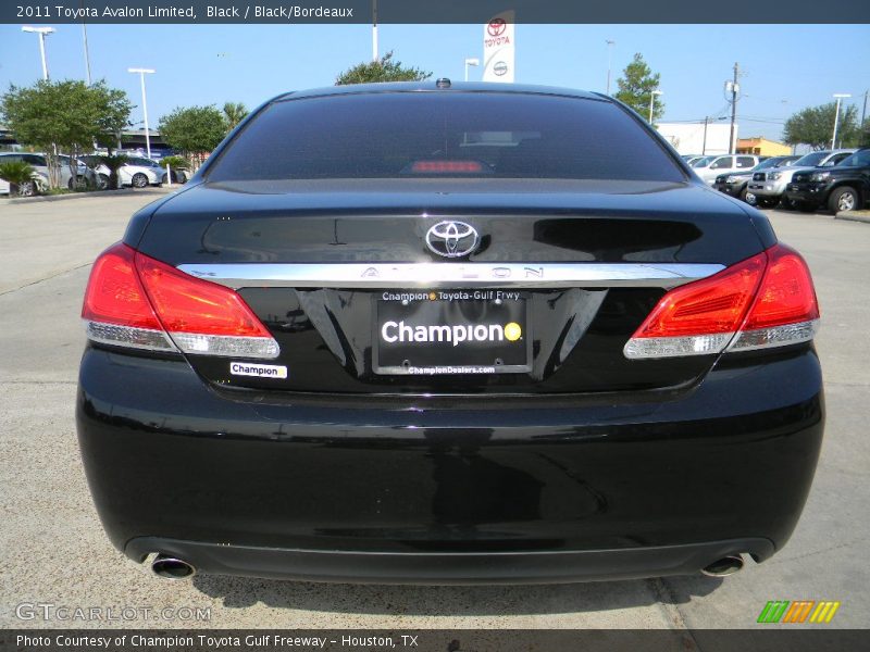 Black / Black/Bordeaux 2011 Toyota Avalon Limited