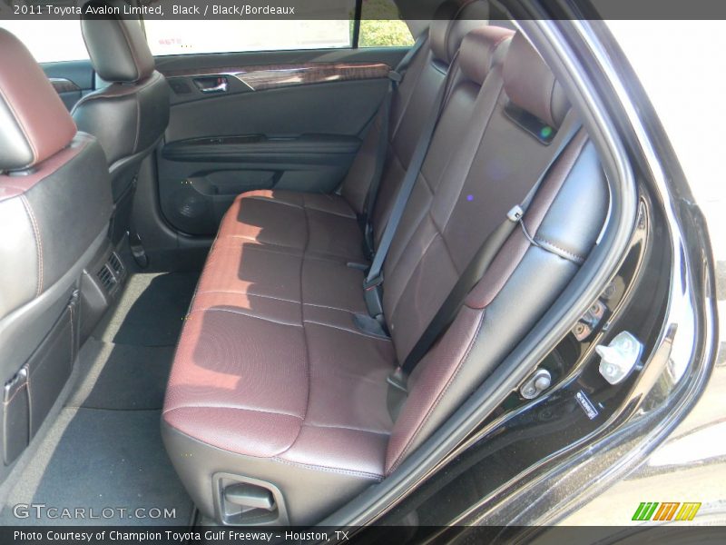 Black / Black/Bordeaux 2011 Toyota Avalon Limited