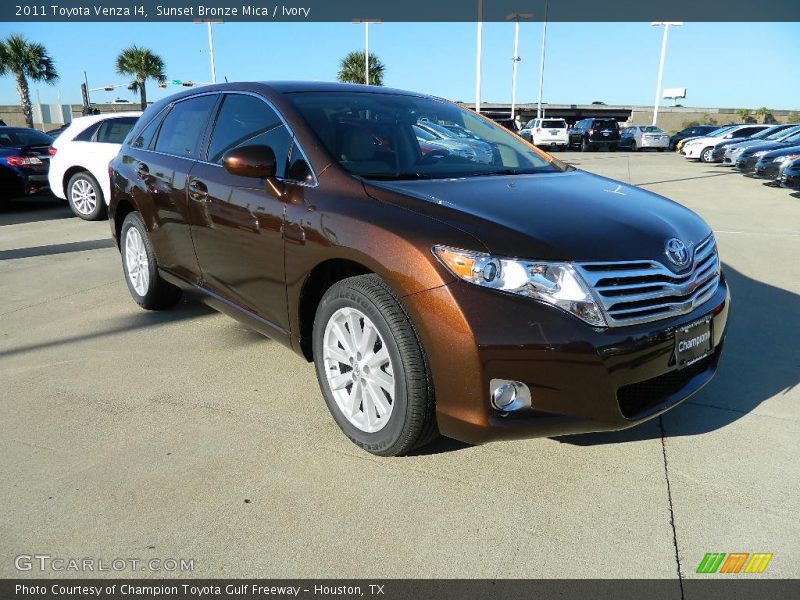 Sunset Bronze Mica / Ivory 2011 Toyota Venza I4