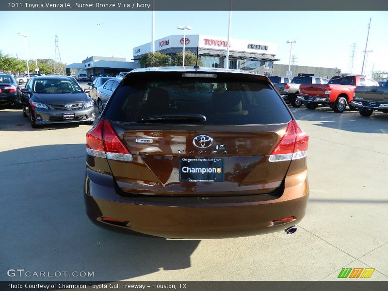 Sunset Bronze Mica / Ivory 2011 Toyota Venza I4