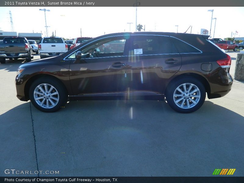 Sunset Bronze Mica / Ivory 2011 Toyota Venza I4