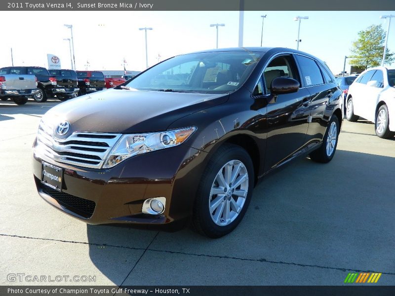 Sunset Bronze Mica / Ivory 2011 Toyota Venza I4