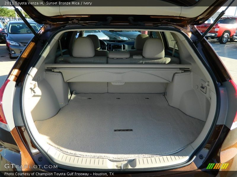 Sunset Bronze Mica / Ivory 2011 Toyota Venza I4