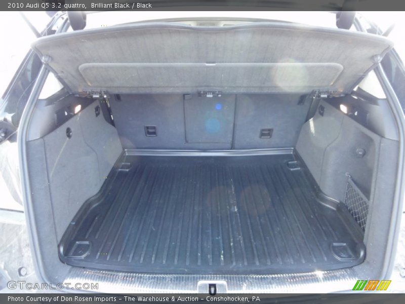 Brilliant Black / Black 2010 Audi Q5 3.2 quattro