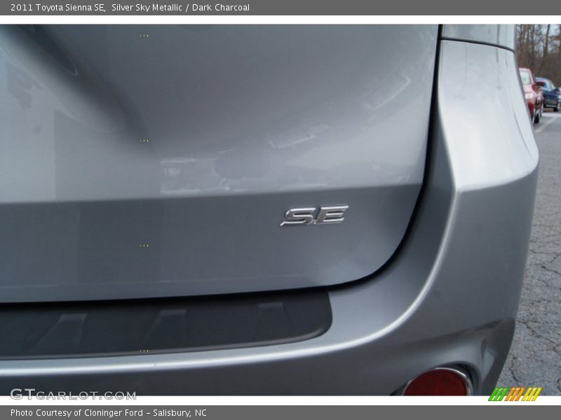 Silver Sky Metallic / Dark Charcoal 2011 Toyota Sienna SE