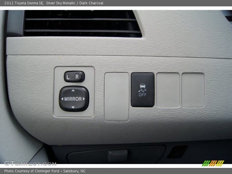 Silver Sky Metallic / Dark Charcoal 2011 Toyota Sienna SE