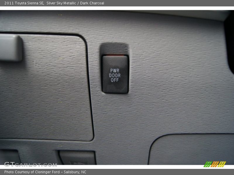 Silver Sky Metallic / Dark Charcoal 2011 Toyota Sienna SE