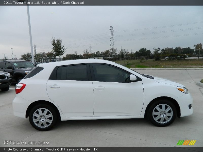 Super White / Dark Charcoal 2011 Toyota Matrix 1.8