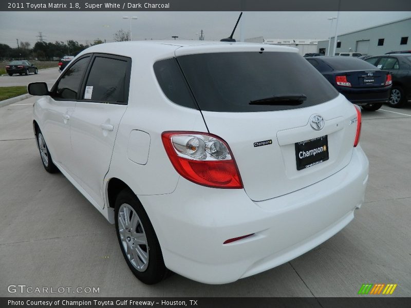 Super White / Dark Charcoal 2011 Toyota Matrix 1.8