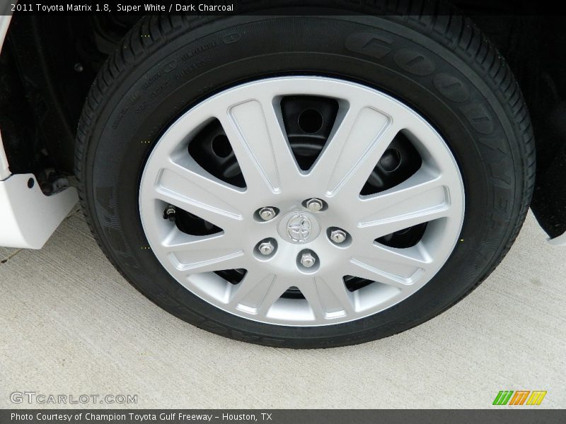 Super White / Dark Charcoal 2011 Toyota Matrix 1.8
