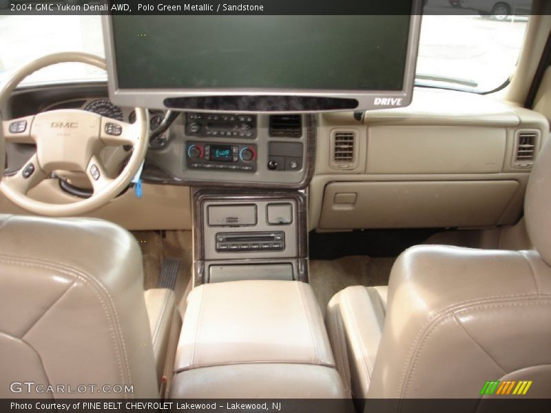 Polo Green Metallic / Sandstone 2004 GMC Yukon Denali AWD