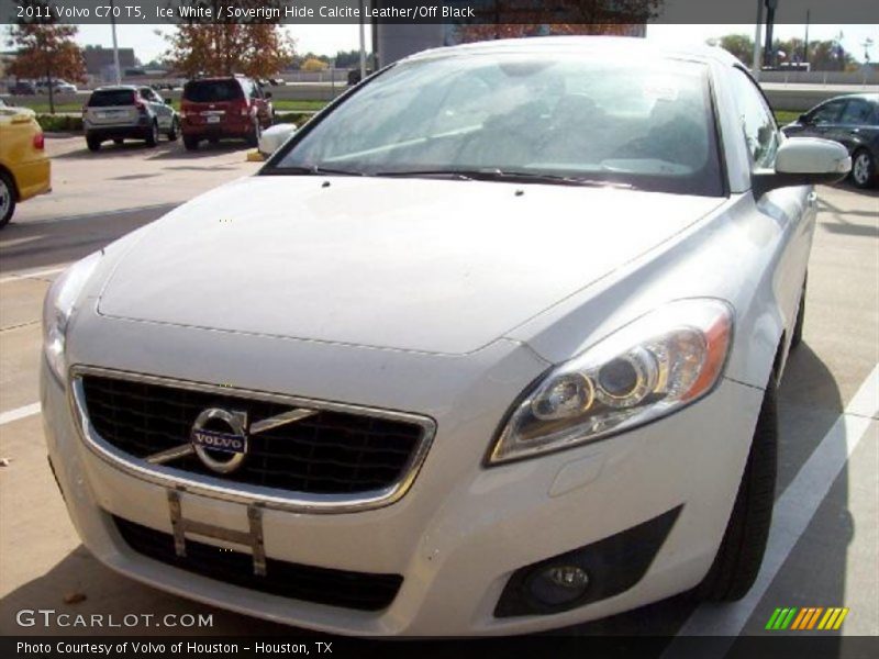 Ice White / Soverign Hide Calcite Leather/Off Black 2011 Volvo C70 T5