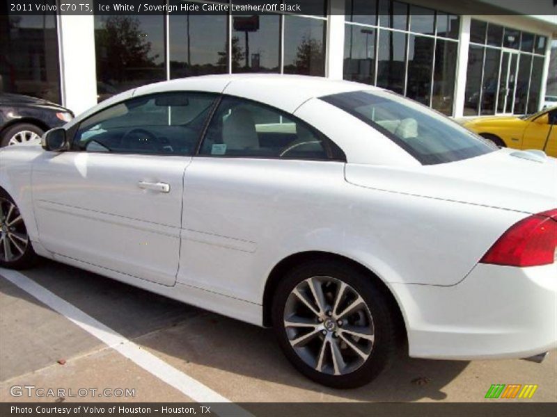 Ice White / Soverign Hide Calcite Leather/Off Black 2011 Volvo C70 T5
