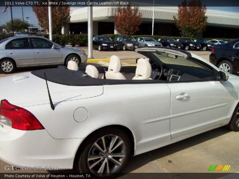 Ice White / Soverign Hide Calcite Leather/Off Black 2011 Volvo C70 T5